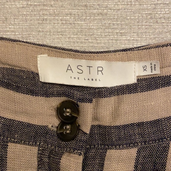 ASTR Striped Linen-Blend Crop Wide Pants - Picture 5 of 7